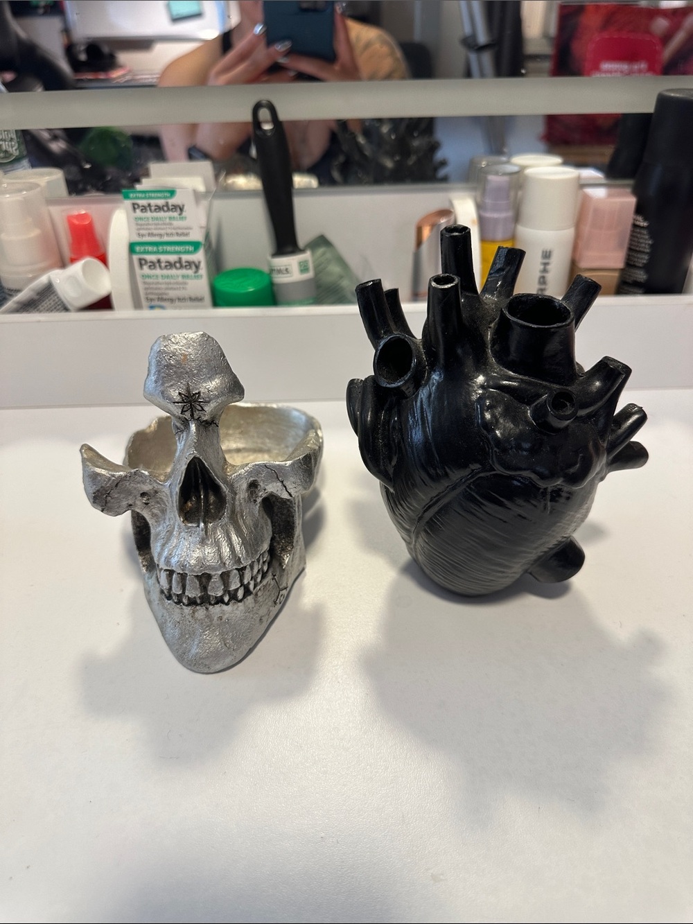 Mrlikale Skull Glasses Stand & Anatomical Heart